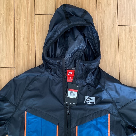 Nike International Windrunner Men’s Jacket - Picture 3 of 4